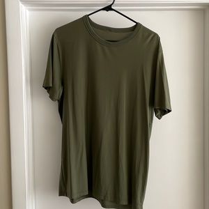Lululemon Fundamental tee. Size Large